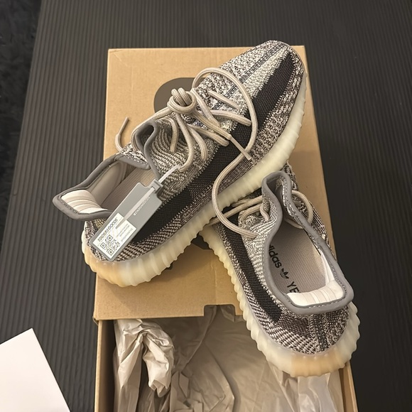 Yeezy Boost 350 V2 Zyon - Picture 4 of 7